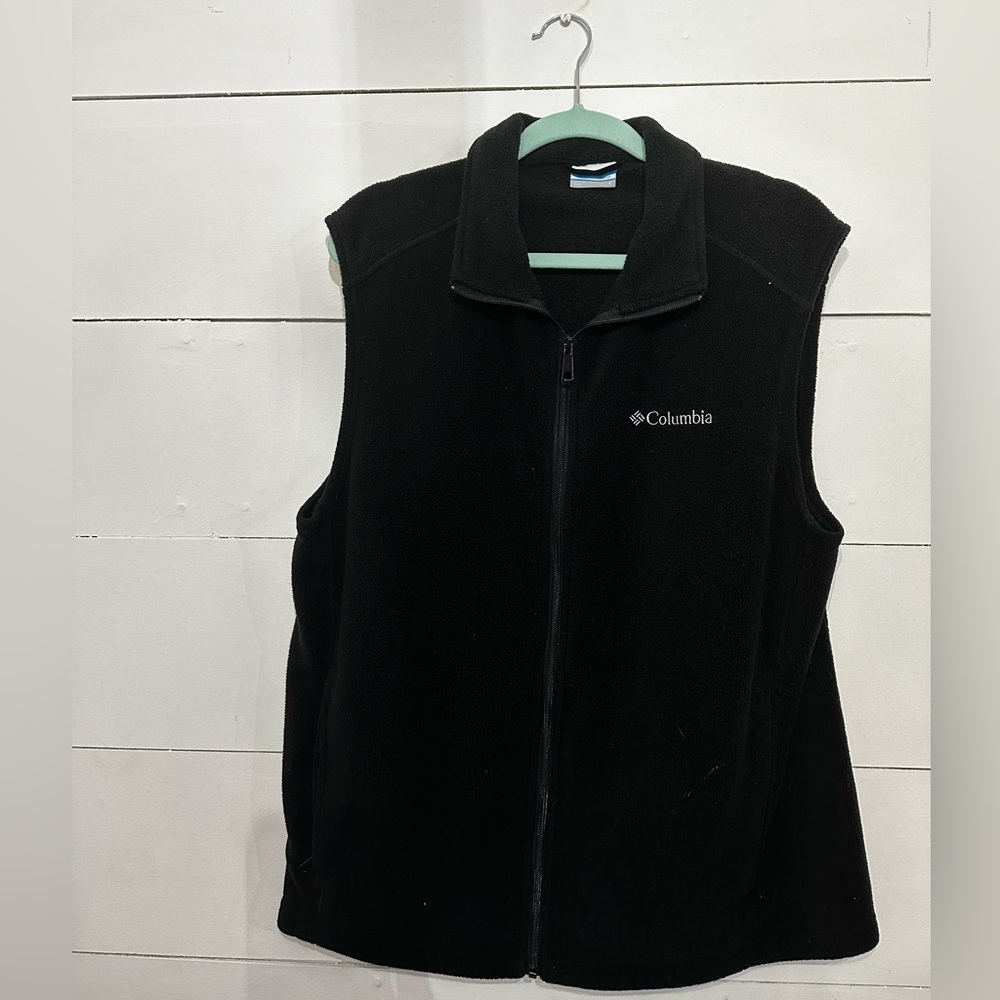 Men’s Large Columbia fleece vest - Black